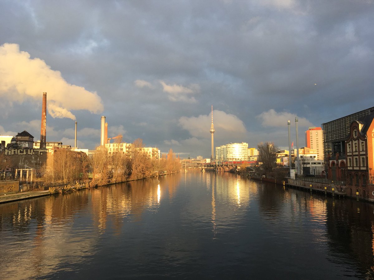 Zirpe030's tweet photo. Politisches Update mit der @LageNation jeden Montagmorgen auf dem Weg zur Arbeit 🤓 https://t.co/UuIJklinhZ
