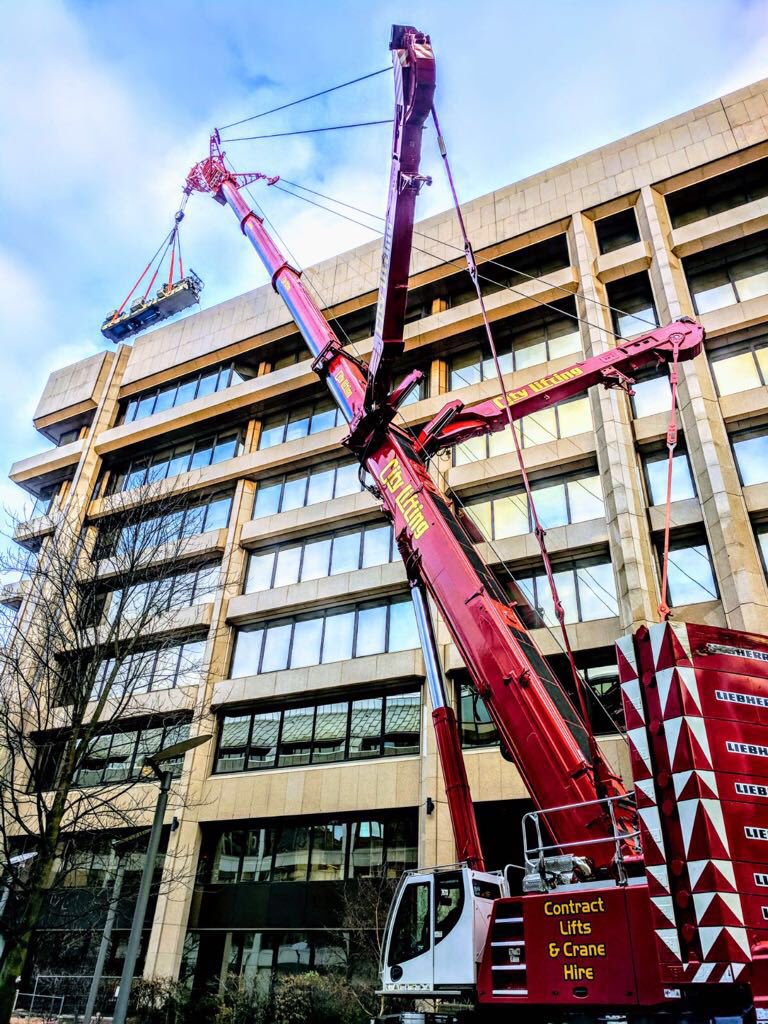 #nofilter needed for our #Beautiful 350te #Liebherr!! 😀
Lifting a 25te #generator 👏 great work <a href="/citylifting/">City Lifting Ltd</a>!!
#heavycranes #heavycrane #crane #glorious #cranes #cranepic #cranehire #cranegame #cranesinthesky #red #februaryfun #busy #weekend #contractlift #cranelife <a href="/Liebherr_GB/">Liebherr GB</a>