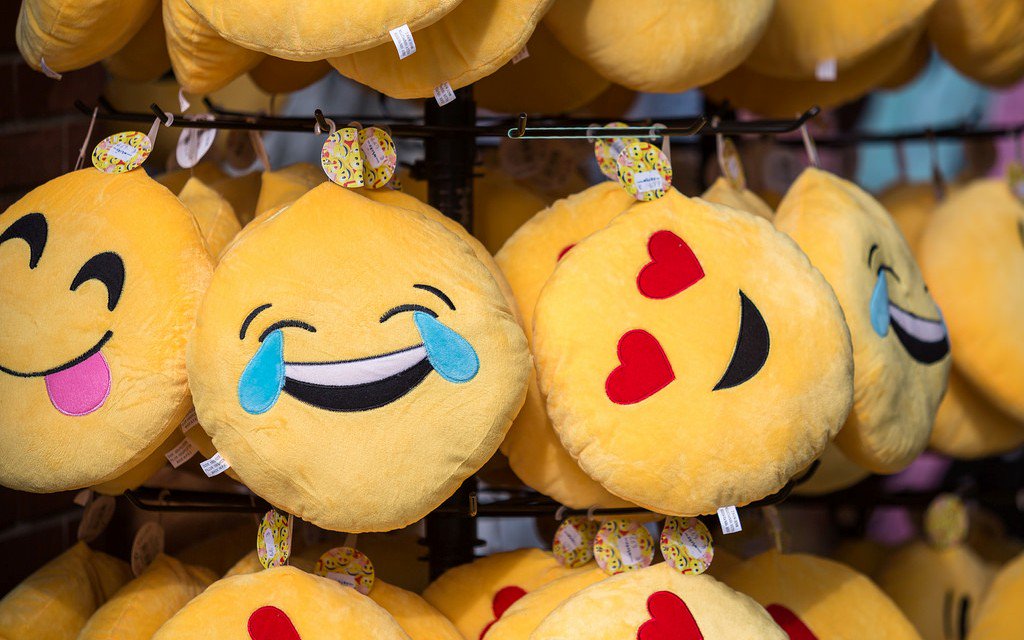 mickknutson's tweet image. A Reactive Emoji Tracker With WebClient and Reactor: Consuming SEE: In this article, we will learn how to consume an infinite SSE (server-sent events) stream with Spring's WebClient and… bit.ly/2EHFiyZ #java #tutorial #reactive_programming #sse #emojis #mickknutson