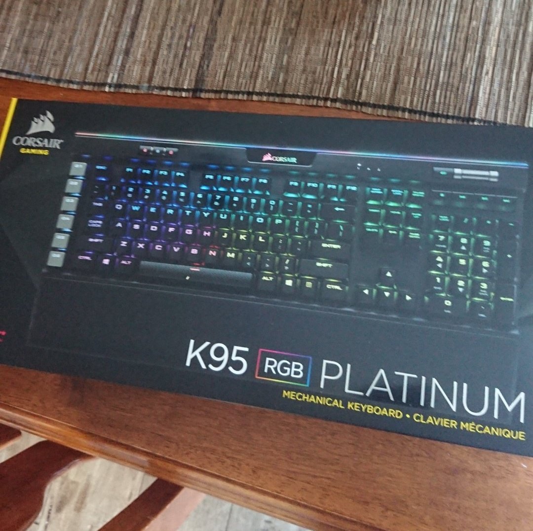 NovusDundus's tweet photo. First part of my dream computer is here!
It'll be 2019 by the time I get everything, but hey! π
#corsair #DreamPC #MXbrown https://t.co/ziDkrW0aGU