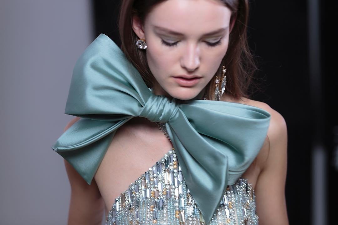 frowstyles's tweet photo. Satin intentions | ELIE SAAB Haute Couture Spring Summer 2018 #ParisEstUneFête #eliesaab #eliesaabworld #satin #satindress #satinbow #springsummer18 #ss18 #cocktaildress #partydress #partywear #eveninglook #indowestern #fashionbloggerindia #indiafashionblogger #frowstyles #blog https://t.co/7GN2g82hvZ