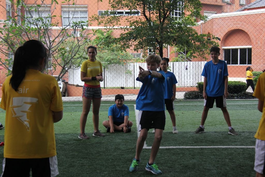 RegentsSchool's tweet image. Last week the IB Prefects ran a selection of ‘old school’ playground games promoting pupils go digital device free at lunchtimes. Pupils from Year 7 to 10 played classic games including; ‘stuck in the mud’, ‘SPLAT’, ‘Eagle and Hen’ and ‘tag’. #GoRISPSecondary