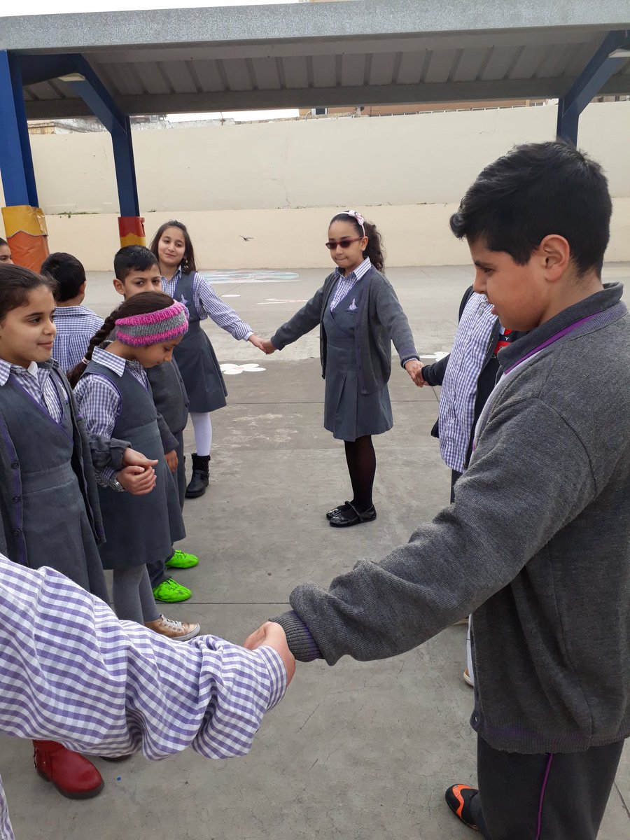 Fatimaarabi5's tweet photo. Every right comes along with a responsibility #insideoutsidecircles strategy#grade 3 learners speaking confidently about the rights they have and about the responsibilities they have to do#outdoor activity @DawhaHighSchool https://t.co/9aOhFE3iMZ