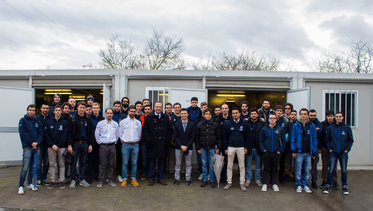 UniPRracingteam's tweet photo. Ringraziamo caldamente il Magnifico Rettore, Paolo Andrei dell'@unipr, per essersi preso l’impegno di venire a conoscerci e di aver scelto di condividere ed abbracciare questo nuovo ambizioso progetto elettrico.

 #UniPRRacingTeam #MagnificoRettore #UniPR #UniversitaDiParma https://t.co/TiNmdVEbGO