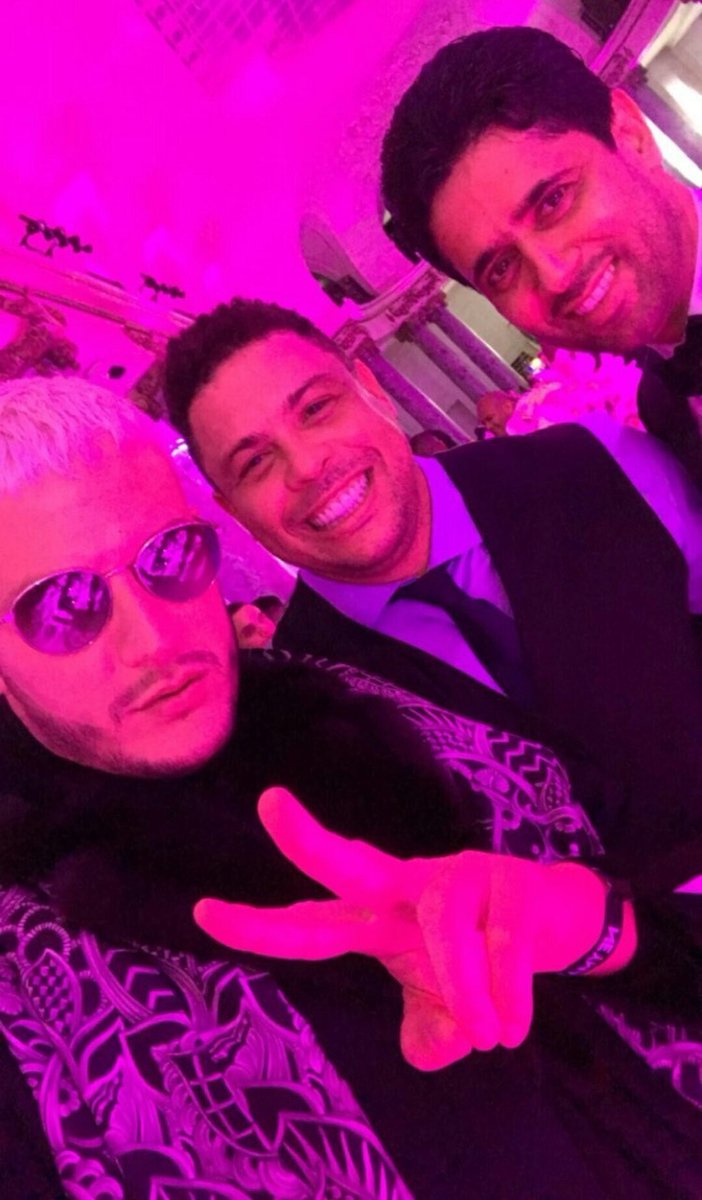 SuperCazarre's tweet photo. Vraiment du beau monde à la soirée d'anniversaire de #Neymar! https://t.co/89IUznLyy2