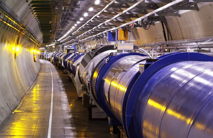 brightsblog's tweet photo. LHC: Exotische "Odderons" entdeckt? https://t.co/88wXkoIsyU Physiker könnten im Teilchenbeschleuniger LHC erstmals "Odderons" aufgespürt haben – bisher nur theoretisch postulierte Quasiteilchen. #Odderons #Gluonen #LHCGenf #tcot https://t.co/OFJtEue0IN https://t.co/lhh5ZKWfLw