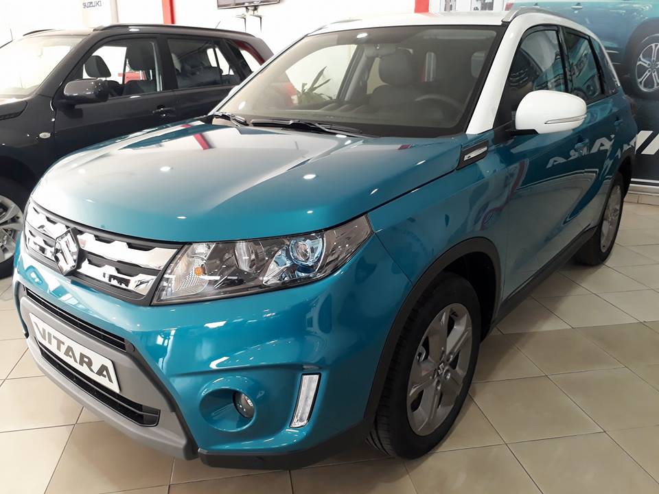 [Devinette] On voit de plus en plus de VITARA à Abidjan. Elle existe en 3 modèles : boîte manuelle 4x2, boîte automatique 4x2 ou 4x4. ➡ Selon vous, quels modèles peuvent être bicolore ? 😉 #civ #abidjan #civ225 #ci225 #team225 <a href="/SuzukiCIV/">Suzuki By CFAO CI</a>