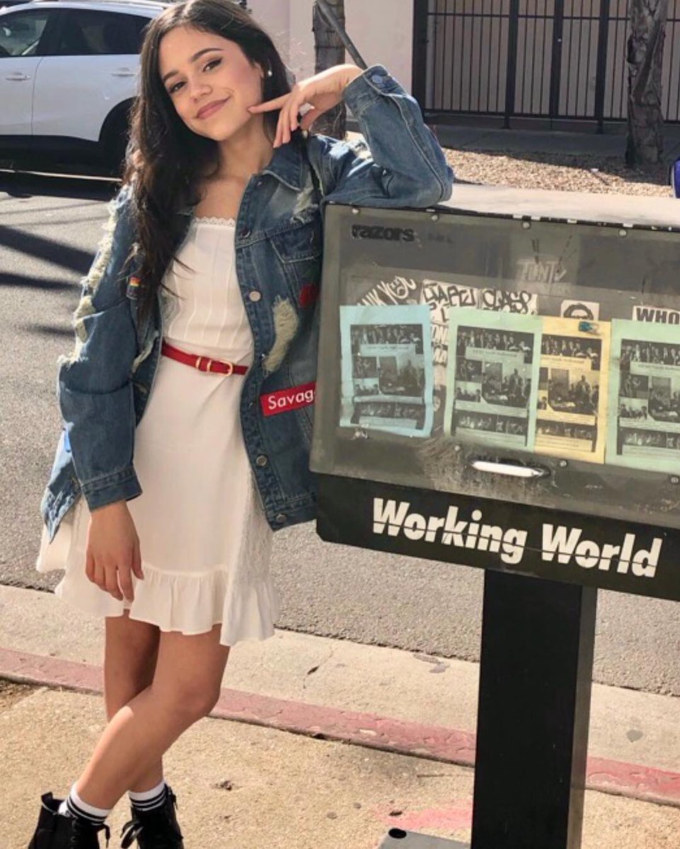 Jenna Ortega Jp Di Twitter Instagramより 訳 スパーボール 今日はスパーボールを見に行ってるみたいですね ポーズもばっちり決まってます