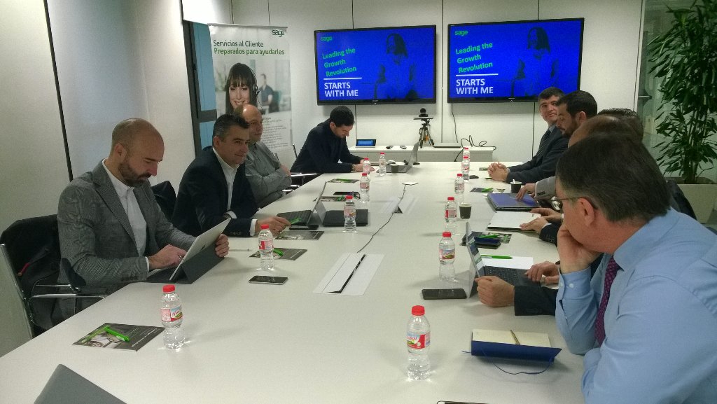 xavier_pibernat's tweet photo. @Josepmraventos workshop con clientes en Sant Cugat. Marc Rius lidera el trabajo https://t.co/sS6LrinYh3