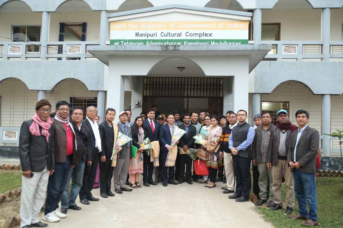ihcdhaka's tweet photo. OTs of 2017 batch of #IndianForeignService & #Bhutanese diplomats had an enriching visit to #BhairabBridge #ManipuriCulturalComplex, witnessed 17 km conveyor belt frm #India to #Bangladesh @ #Lafarge Holcim plant & experienced India Bangladesh friendship @ #Tamabil #Dawki border https://t.co/W1njD3h2HX