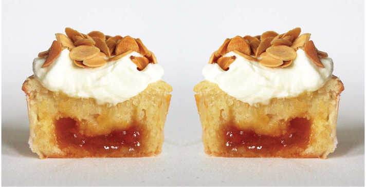instabaking's tweet image. Sour Cream Apricot Cupcakes with Mascarpone Frosting and Toasted Almonds #cupcake #recipe #recipes #baking #cooking goo.gl/1xHKsA