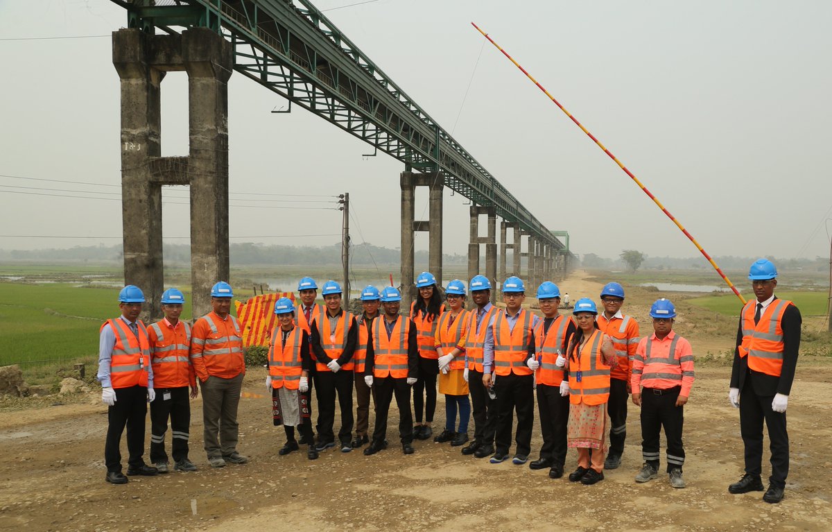 ihcdhaka's tweet photo. OTs of 2017 batch of #IndianForeignService & #Bhutanese diplomats had an enriching visit to #BhairabBridge #ManipuriCulturalComplex, witnessed 17 km conveyor belt frm #India to #Bangladesh @ #Lafarge Holcim plant & experienced India Bangladesh friendship @ #Tamabil #Dawki border https://t.co/W1njD3h2HX