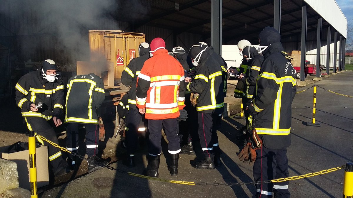 PietersFrederic's tweet photo. Début du stage compréhension du système feu au CIS PONTIVY @SDIS56 pour les formateurs incendie de la mutualisation incendie de l'ouest regroupant les @SDIS44 35 49 85 53 56 72 et accueillant des stagiaires du SDIS 22 #CSFFOR https://t.co/e7NmAJjjdA