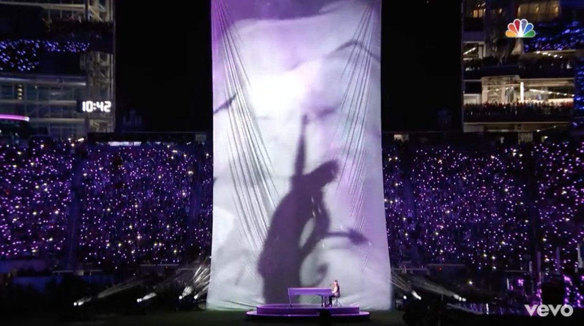 DigoAcuzar's tweet photo. Surprise! Surprise! Another illuminati surprise at the #SuperBowl Justin inside a gigantic ritual circle singin' "I will die for you (to Satan)". #devilstail https://t.co/3JnWxsS3tj