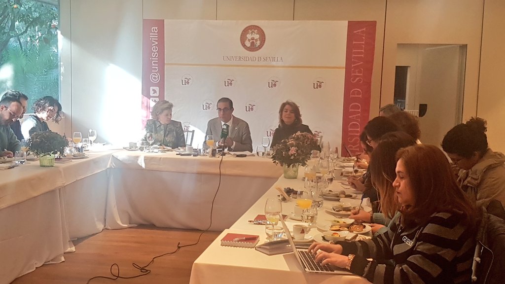 unisevilla's tweet photo. #RectorUS: "Aunque los resultados este curso han sido positivos, tenemos que saltar de peldaño en los rankings internacionales" #Sevillahoy https://t.co/4ZMI04dBiZ