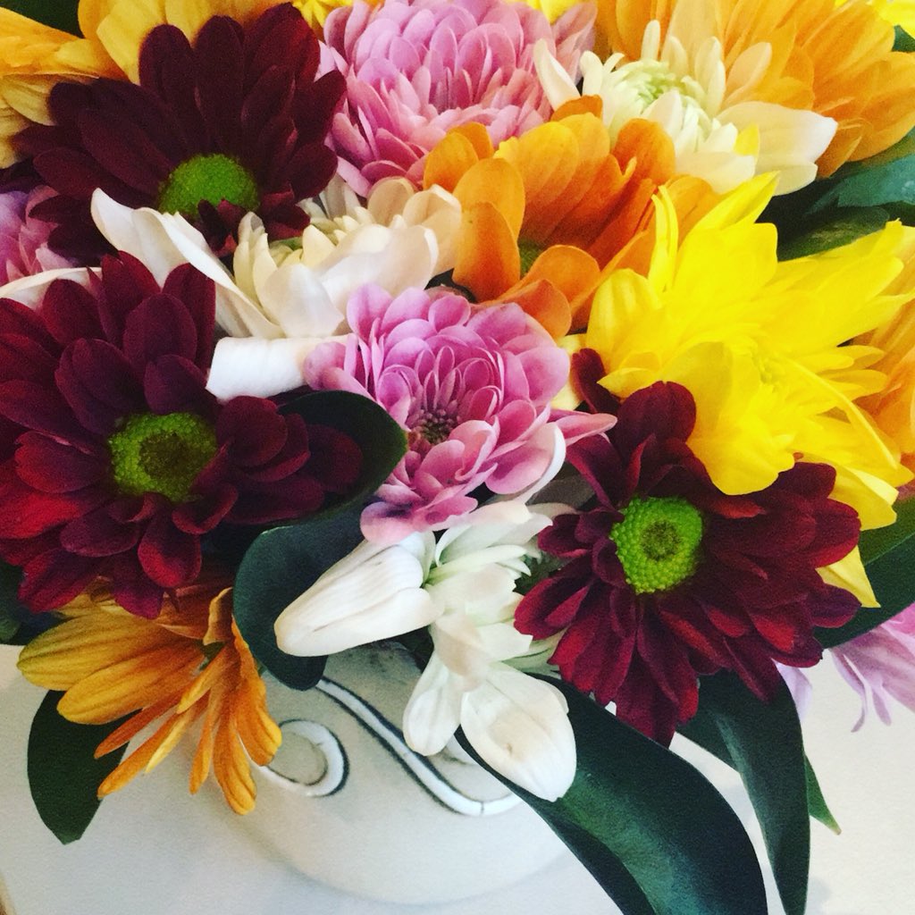 Lindokuhle_M_'s tweet photo. After a hectic #Monday morning... #Joy #Rainbow #IthankYou #NgiHappy #Flowers https://t.co/humWhaXFeP