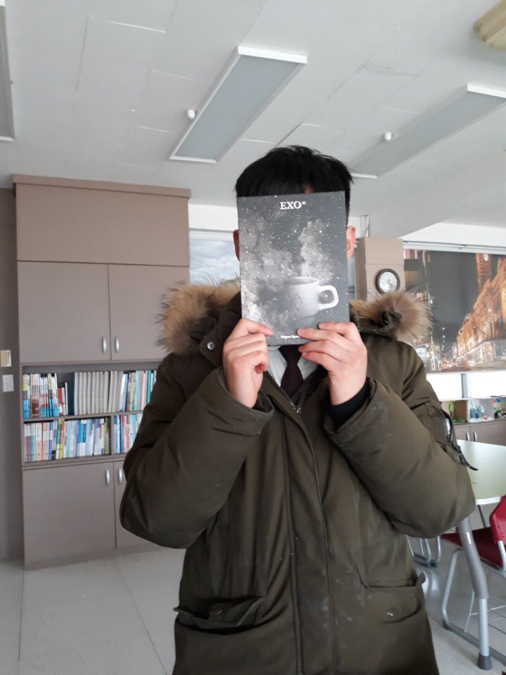 EXOGlobal's tweet photo. EXOGLOBAL fundraiser: We just gave away the first batch of @weareoneEXO #Universe albums to middle school children in Korea. They were really excited and happy to recieve them. Music is healing and we hope EXO songs can give them warmth to many! #EXOL #iHeartAwards #BestFanArmy https://t.co/qZbZRD006o