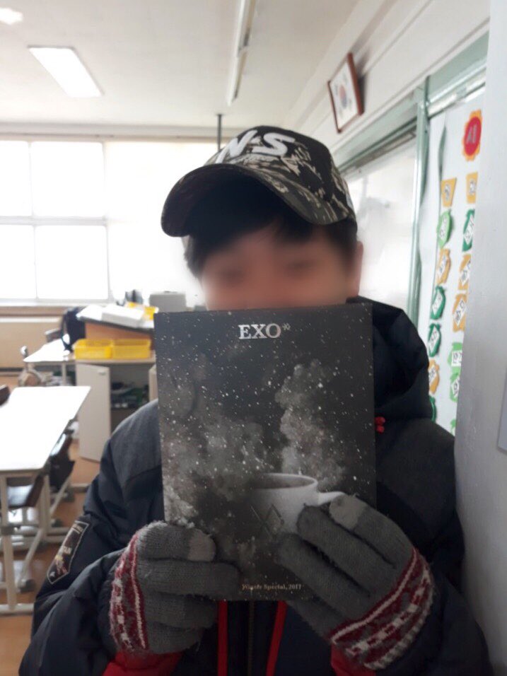 EXOGlobal's tweet photo. EXOGLOBAL fundraiser: We just gave away the first batch of @weareoneEXO #Universe albums to middle school children in Korea. They were really excited and happy to recieve them. Music is healing and we hope EXO songs can give them warmth to many! #EXOL #iHeartAwards #BestFanArmy https://t.co/qZbZRD006o