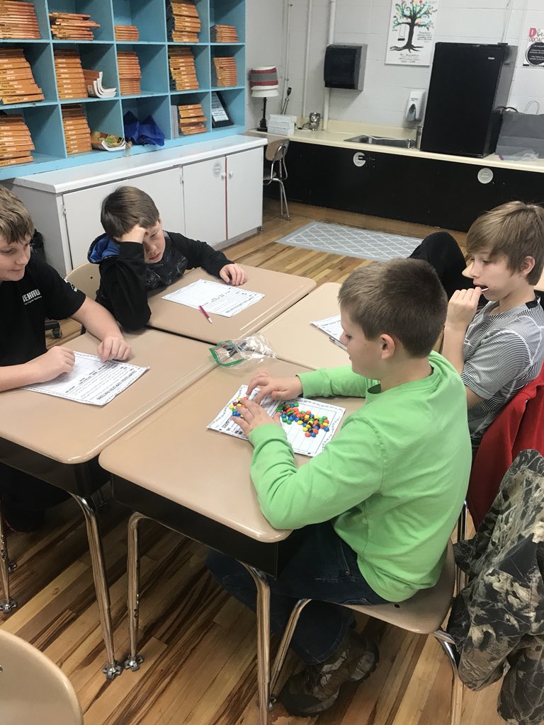 mrshiggsclass's tweet photo. Simplifying fractions with M&amp;Ms this morning. https://t.co/cyXOJusNCy