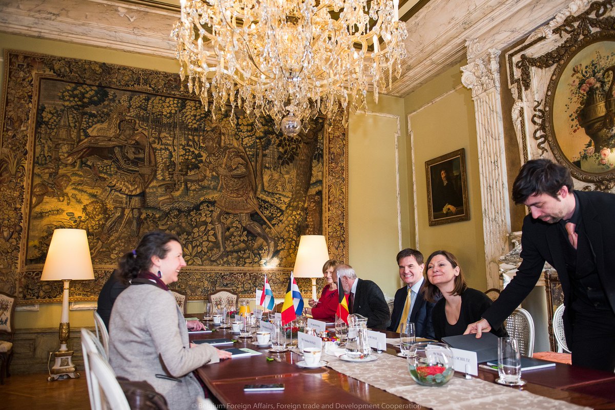 BelgiumMFA's tweet photo. In 2018 heeft België het voorzitterschap van de Benelux. Deze ochtend ging minister van Buitenlandse Zaken @DReynders in gesprek met de voorzitter en vicevoorzitster van het Benelux-parlement. #Benelux60 https://t.co/bbyuXPfgTg