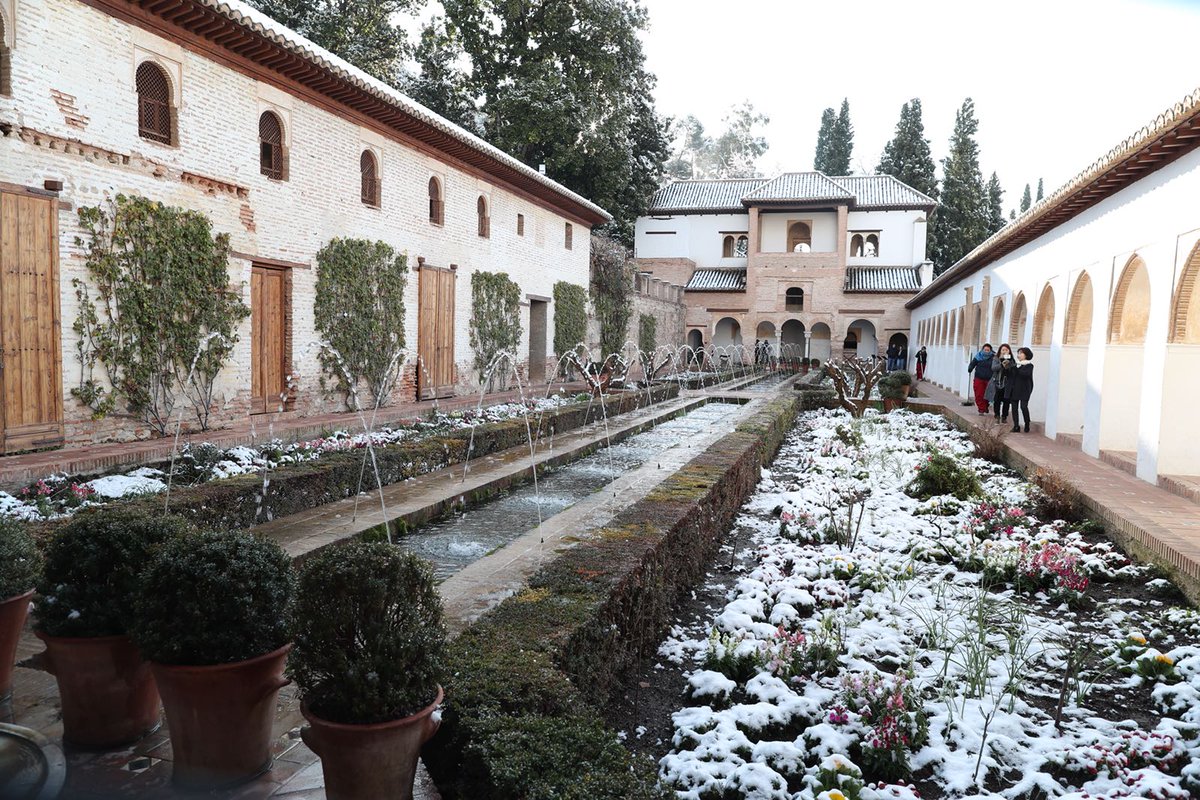 alhambracultura's tweet photo. Seguimos descubriendo nuevos paisajes de la Alhambra nevada 📷 @pepemarinfoto. Nuevas miradas de un paisaje cultural patrimonio mundial https://t.co/77whaMcbrO https://t.co/LrVTTGxt8v