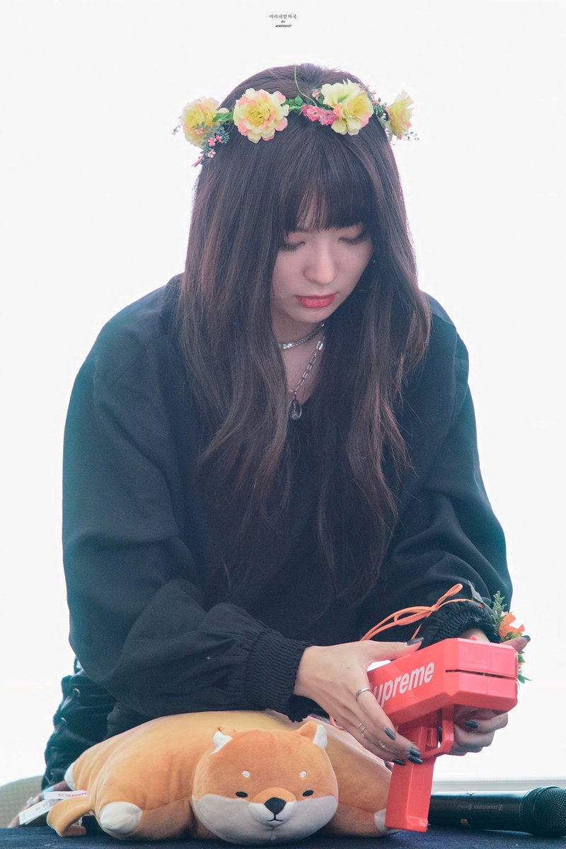 step_of_galaxy's tweet photo. 180204 스타필드 고양 팬싸인회 #레드벨벳 #슬기 #웬디 #조이 https://t.co/I2ZsazaExJ