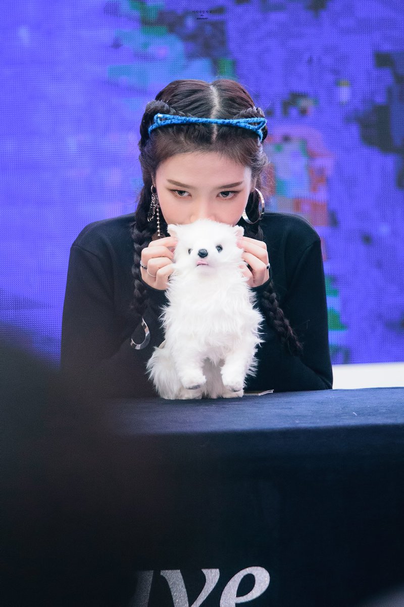 step_of_galaxy's tweet photo. 180204 스타필드 고양 팬싸인회 #레드벨벳 #슬기 #웬디 #조이 https://t.co/I2ZsazaExJ