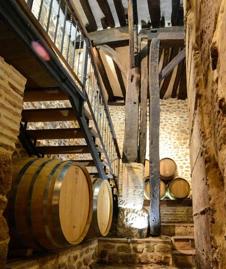 BodegaClemente's tweet photo. ¿Sabías que esta viga, emblema de nuestra bodega, tiene más de cuatro siglos?

Conoce ésta y más curiosidades viendo a visitarnos! #visitaabodega #rioja https://t.co/QQYTYqn1XW