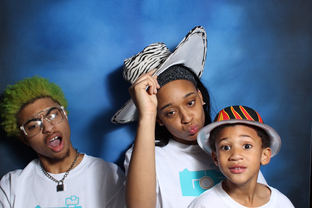 GOEPhotoBooth's tweet photo. 3 different expressions, 1 fun photo booth!!  Your Expression is Our Gift!  #BookToday #GOE #PhotoBoothFun https://t.co/fxWABeSJJU