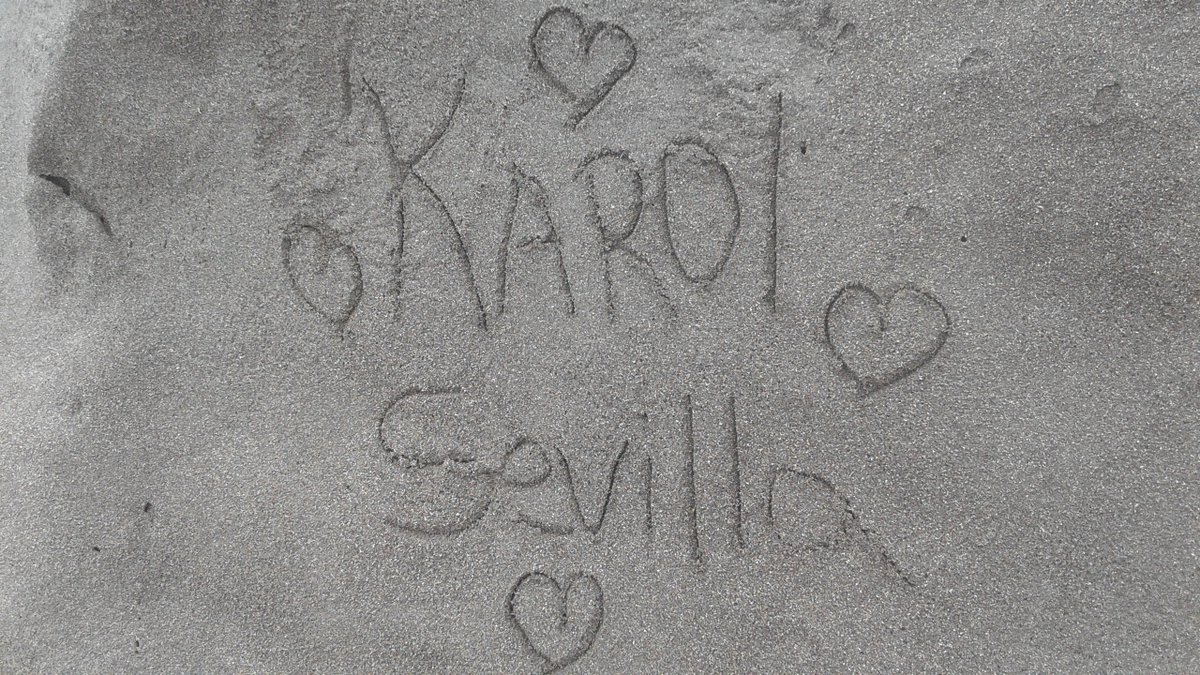 marjorie_loveSL's tweet photo. @karolsevilla te amo mi princesa 😚❣️
eres la mejor en todo el mundo mundial ☺️❣️
me haces tan feliz todos los dias ❤️😍 
me inspiras y me haces soñar ❣️☺️ te amoo 😘 https://t.co/jpyP7eN2MM