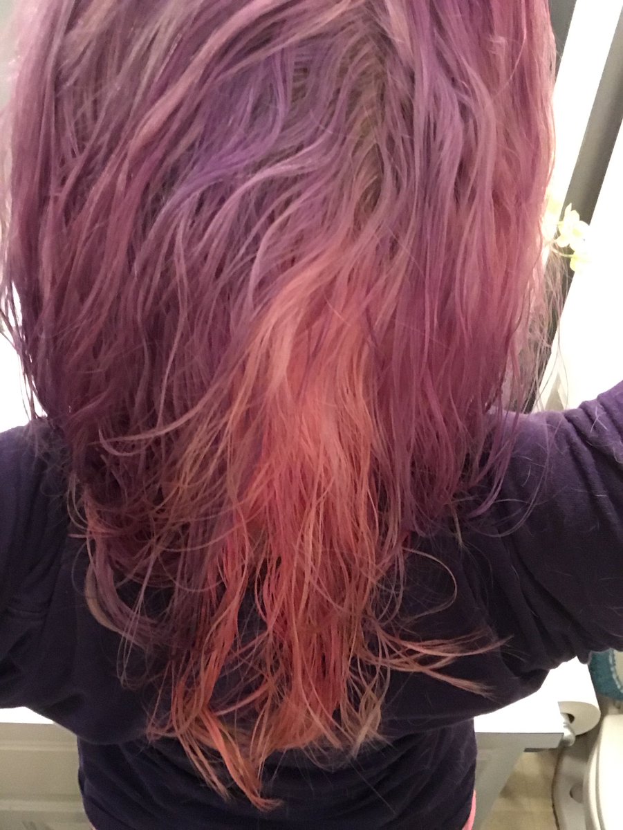 SpaceAmandaxo's tweet image. Love space so much that I turned myself into a cosmic princess. My hair now looks like a nebula. #explodingstars #cosmichair #multicolorhair