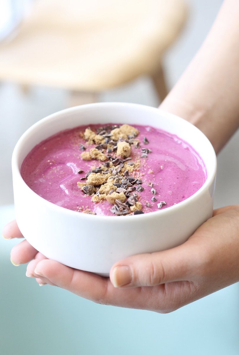 alchemy_brands's tweet photo. NEW! Pink Cookie Smoothie Bowl w/ @SimpleMills chocolate chip crunchy cookies + a GIVEAWAY! https://t.co/OvZJAONplI #SimpleMillsXAlchemy #loveyourself https://t.co/i6fiz472RJ