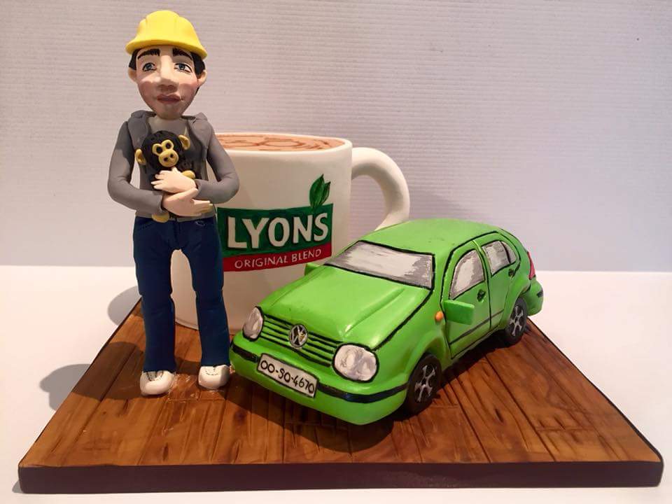 teresascanlon's tweet photo. @lyons_tea my boyfriend loves Lyons tea so much I had to get a cup of his favourite made as his birthday cake. The logo was hand painted #putsthetalkintotea https://t.co/1IGF6ZqoUb