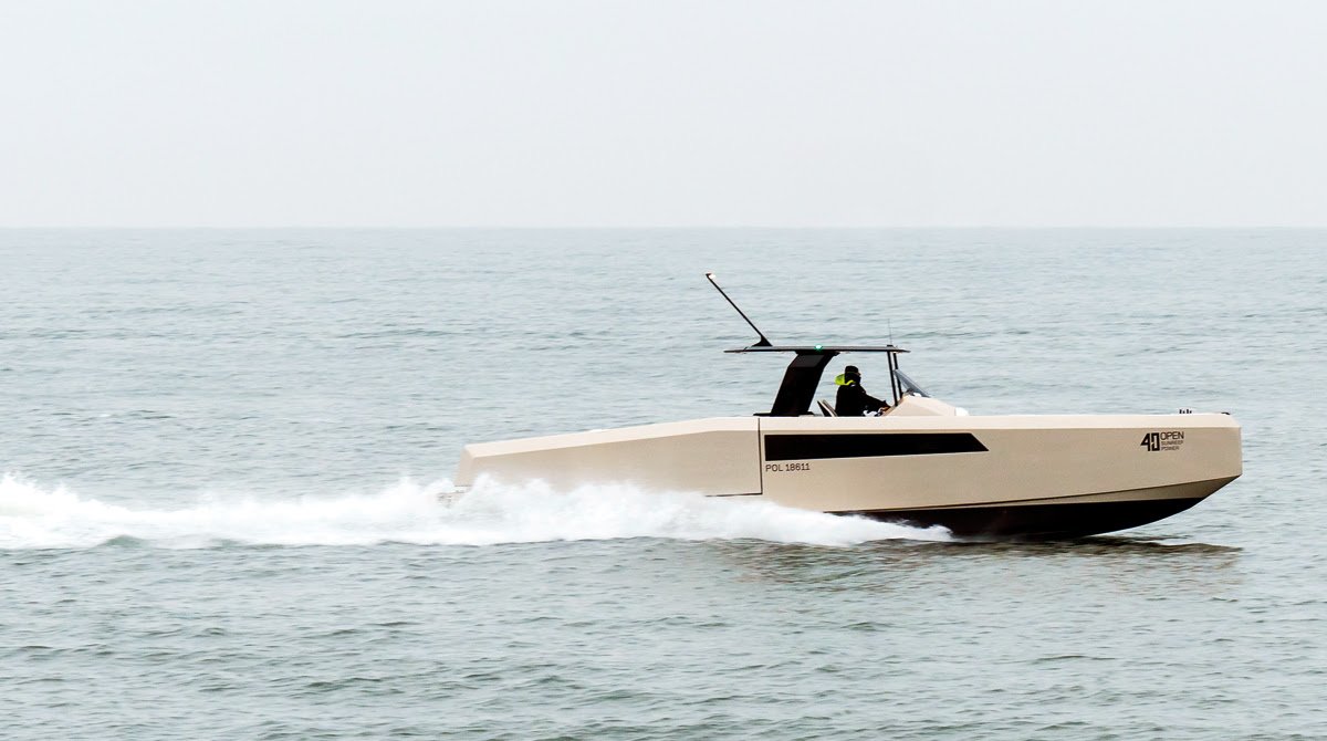FigaroNautisme's tweet photo. Un nouveau catamaran volant chez Sunreef Yachts ! https://t.co/hJuunN6pYh @Sunreef #yacht #foil #hydrofoil #cata #catamaran #40Open https://t.co/eKzdd89isn