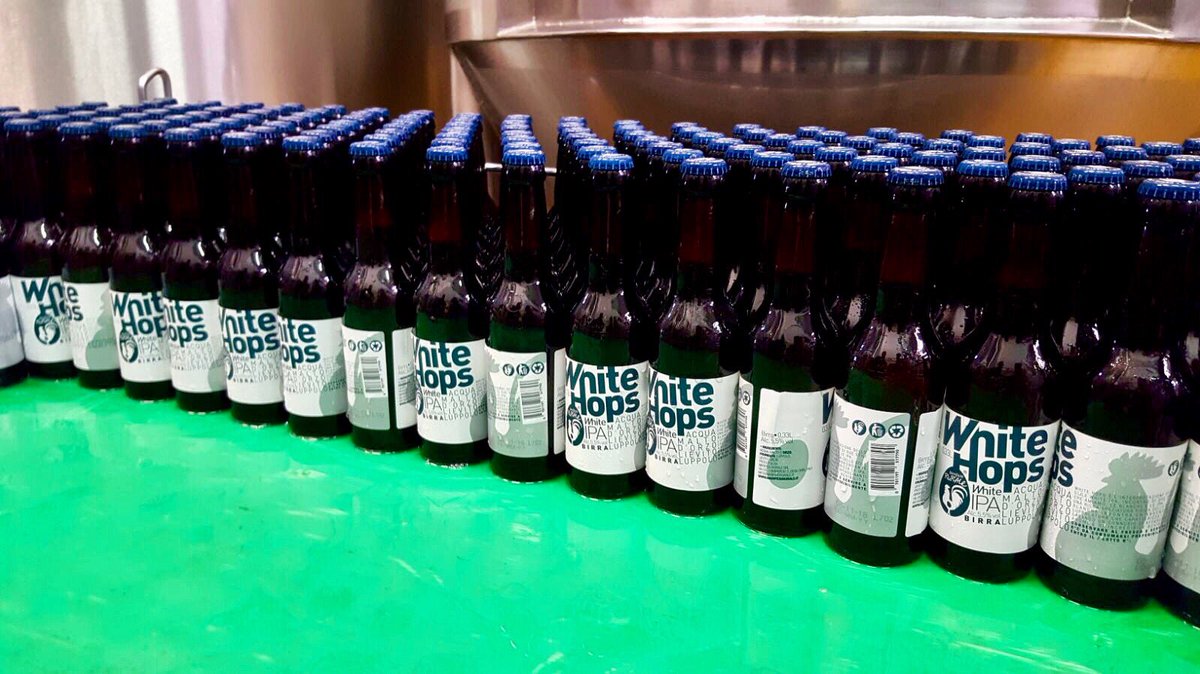 BRurale's tweet photo. #popolodelRurale..
#WhiteHops vi รจ mancata?
Buona notizia: adesso รจ tornata!
Tanti buoni cheers ๐ป a tutti!!!
(noi ne abbiamo giร fatti un poโ, tanto per portarci avanti ๐๐)
#birra #desio #monzabrianza #birrificiorurale
Da oggi #5febbraio disponile! https://t.co/8o4crZFs8r