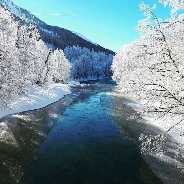 GomsTourismus's tweet photo. Diese Woche steht ganz im Zeichen der jungen Rhone ❄💧. Freut euch auf tolle Bilder 😍!
Erstes 📷 via @worldctzn_ - "| WATERsnow| 🏔"
#rhone #deinBergdorf #GomsTourismus #scheeSchnee #valleedeconches #Goms #visitgoms #visitswitzerland #myswitzerland … https://t.co/QcV9h7ljpC https://t.co/8DeOqomUHp