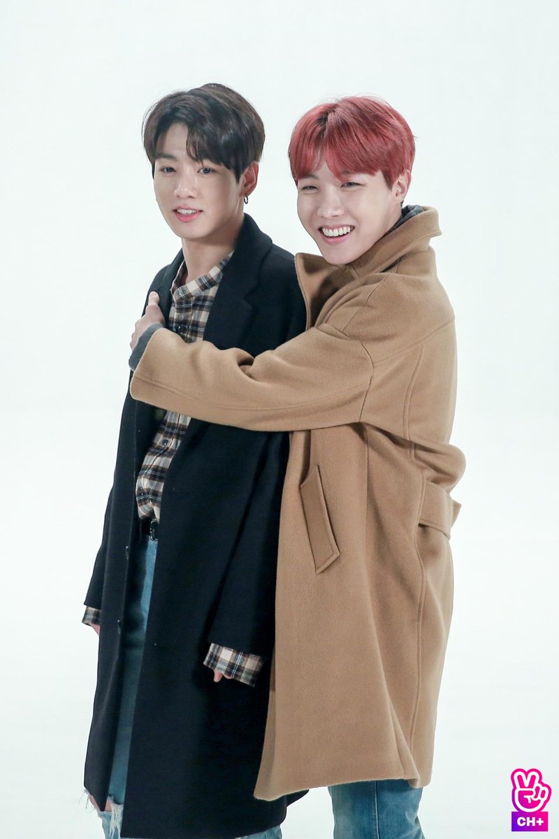 btss__91jk's tweet photo. @BTS_KOOK_KOOK
セムちーーん❤❤←初めて呼ぶw
今日センイルなのね✨
ギリギリになってしまったけど、せんいるちゅっかへ〜〜🎂💕😘
ふふふ🙈
ほそくさんとデート中かね??🦄💕
素敵な1年(ヲタ活)になりますよーにっ☺️💜💙
#HappySEMday https://t.co/pV3wgr8tWp