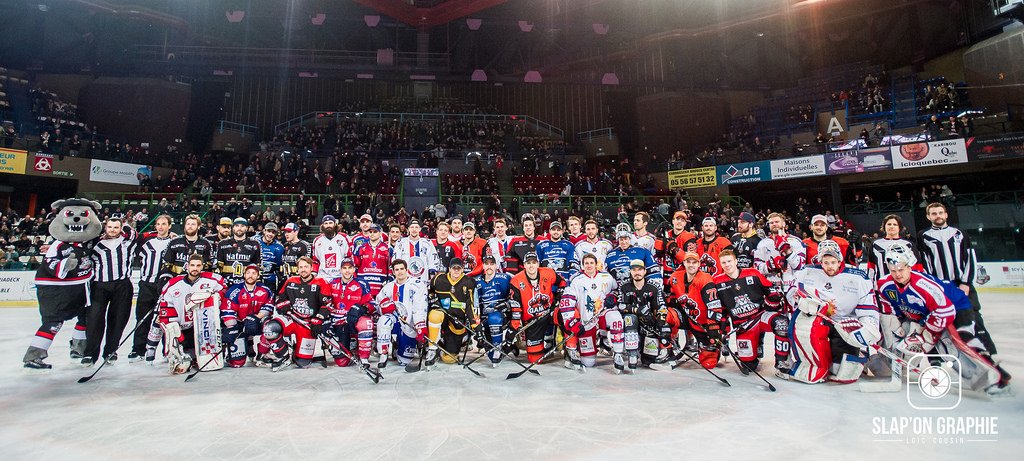 Merci à tous pour cette édition réussie !
De l'organisation au public en passant par les bénévoles, les joueurs, les coachs et le staff, MERCI !
En espérant que vous avez apprécié cette fête du hockey Français ! À bientôt !
#SLMhockey #ASGSLM #Bx2018 #AllStarGame #HockeyFamily