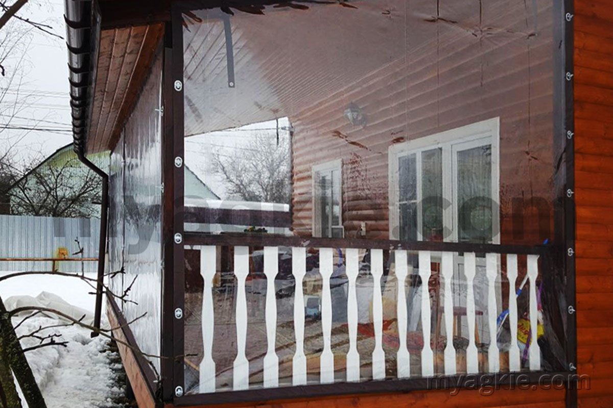 Мягкие окна на балкон. Шторы пвх для веранды. Штора пвх с люверсами. Защита веранды от снега. Закрыть веранду на зиму от снега.