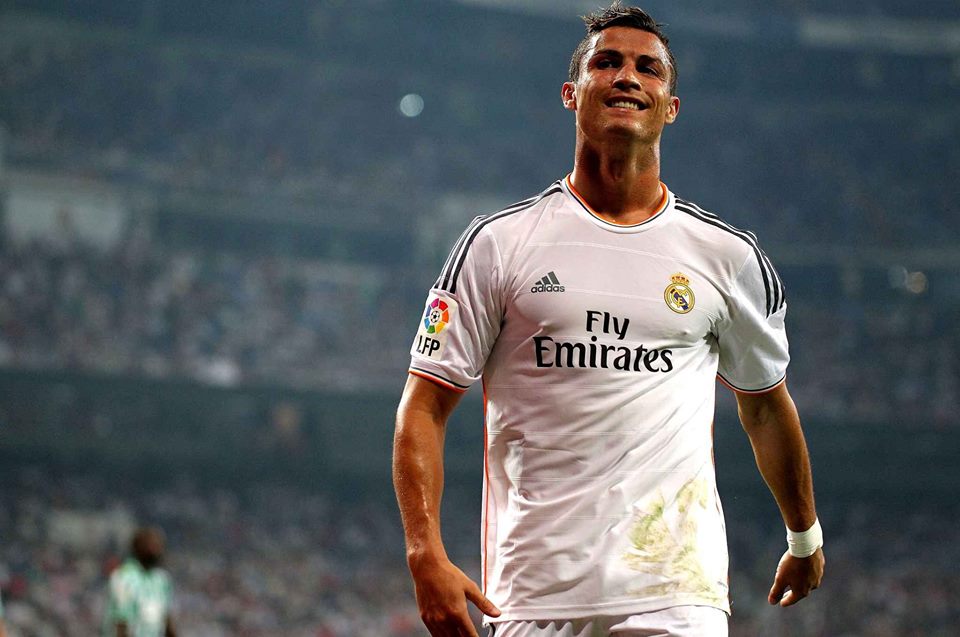 GattopardoTweet's tweet photo. #5Febbraio1985: a #Funchal nasceva il calciatore portoghese Cristiano Ronaldo (#CR7). Ritenuto uno dei migliori calciatori di tutti i tempi, l'attaccante del #RealMadrid e capitano della Nazionale portoghese nel 2016 si aggiudicò il titolo di Campione d'Europa. https://t.co/HLKFpz4iXp