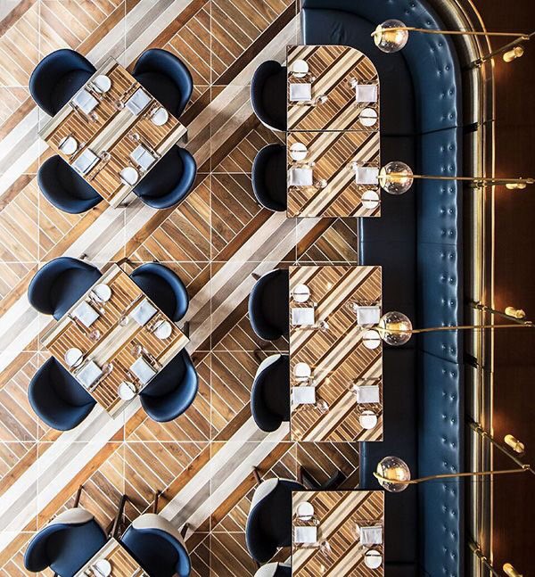 MartynWhiteLDN's tweet photo. When a restaurant design is perfect in every single way. @Somersetchi at the @ViceroyChicago designed by @AvroKO . I need to get myself over there! *photos by Anthony Tahlier.
#interiordesign #hotel #restaurant #viceroyhotel #interiordecor #avroko https://t.co/UuhtkMj6kD