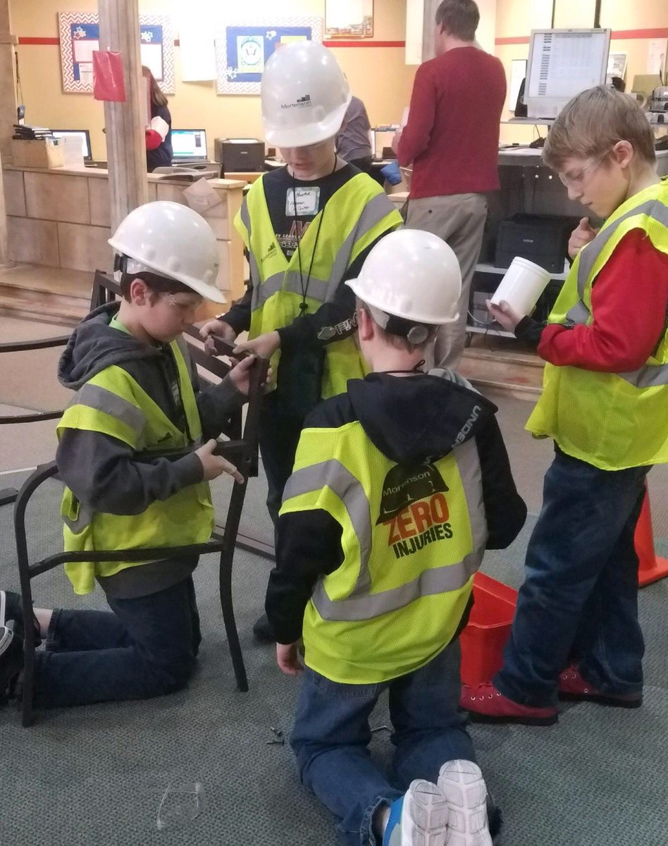 JMMaldonadoP's tweet photo. After applying and interviewing for jobs of choice, and learning about personal finance, Mr. Landsteiner and Mrs. Kaus's 6th graders head to BizTown to provide goods and services in a real-world setting. #SPPSinspiredlearning #innovation https://t.co/TpfdeTR3PL