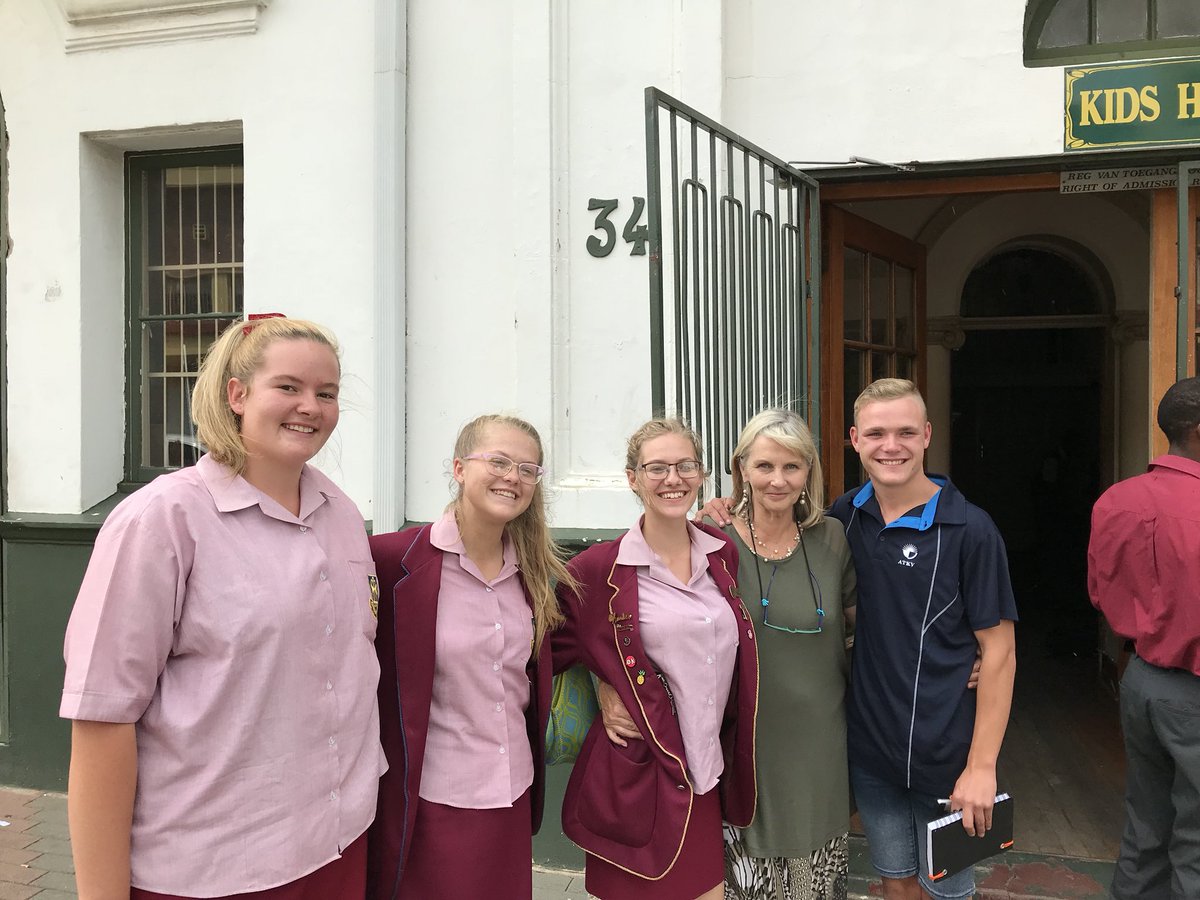 NiekerkJJ's tweet image. @ATKVSA #Handevat doen vaardigheidsontwikkeling en oorplanting deur groentetuine. @Hugies8 en Kids Haven in Springs/Benoni. #inspirasie