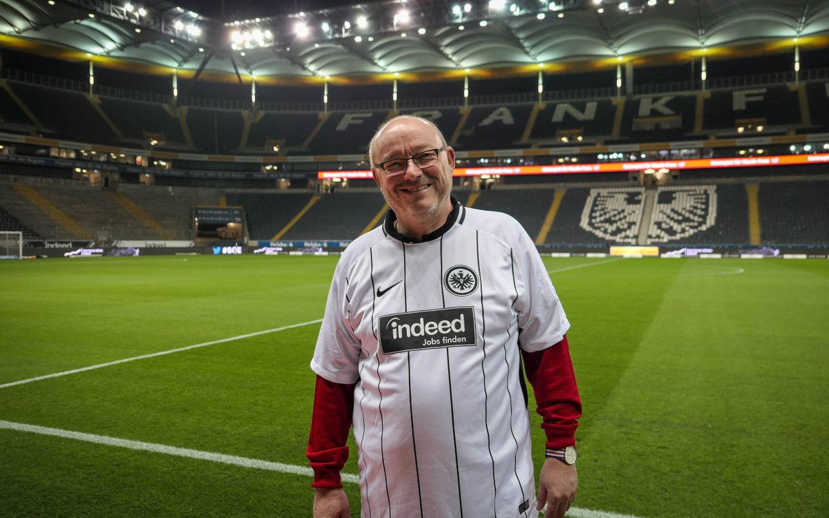 IndeedDeutsch's tweet photo. Im wirklichen Leben Speditionskaufmann bei Sanofi, beim 4. Job of the Match durfte der Frankfurter Bub Mathias Teil des @Eintracht Museumsteams sein & schaute Museumleiter Matze über die Schulter: https://t.co/lSWGMVH7wm #RichtigePosition #SGE #Eintracht #Frankfurt #Bestjob https://t.co/qHhsJaXhE1