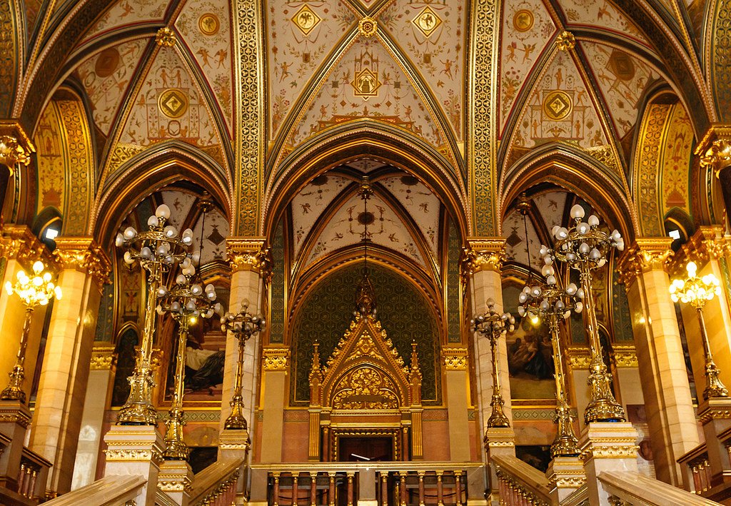 HungaryHeritage's tweet photo. Inside-outside masterpiece: huge and full of art, the #Parliament building of #Hungary (Országház) was designed by Imre #Steindl. Countless artists contributed to the interior decoration (frescoes, sculptures, stained glass, etc.) Completed in 1904. (Ken Owen, CC BY-NC-ND 2.0) https://t.co/T2swOZF5ua