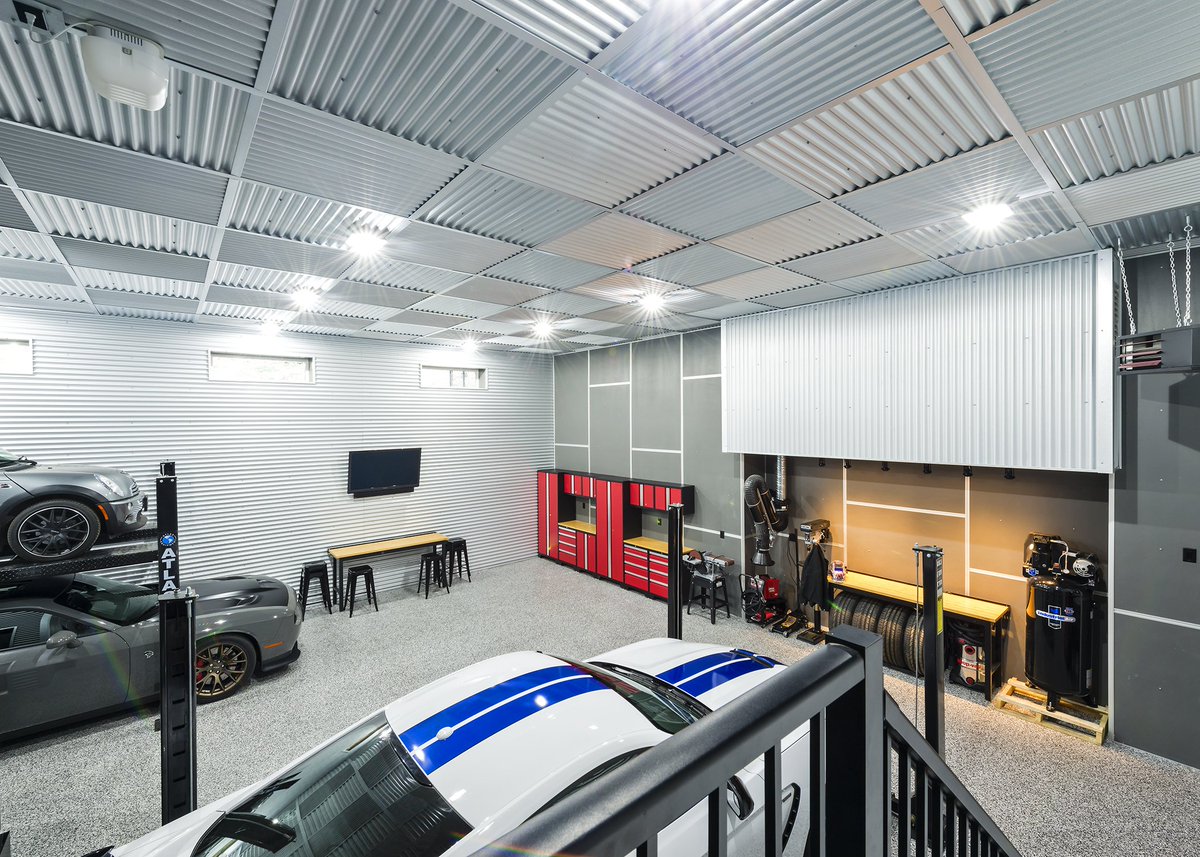 CHBACO's tweet photo. DTD Developments took home two awards from our Tommie Awards, congratulations! Project Partner: Empire Landscaping #TommieAwards #GoldGala #Winner #LandscapeDesign #InteriorFeature #Kelowna #BC https://t.co/hs27NAIvSW