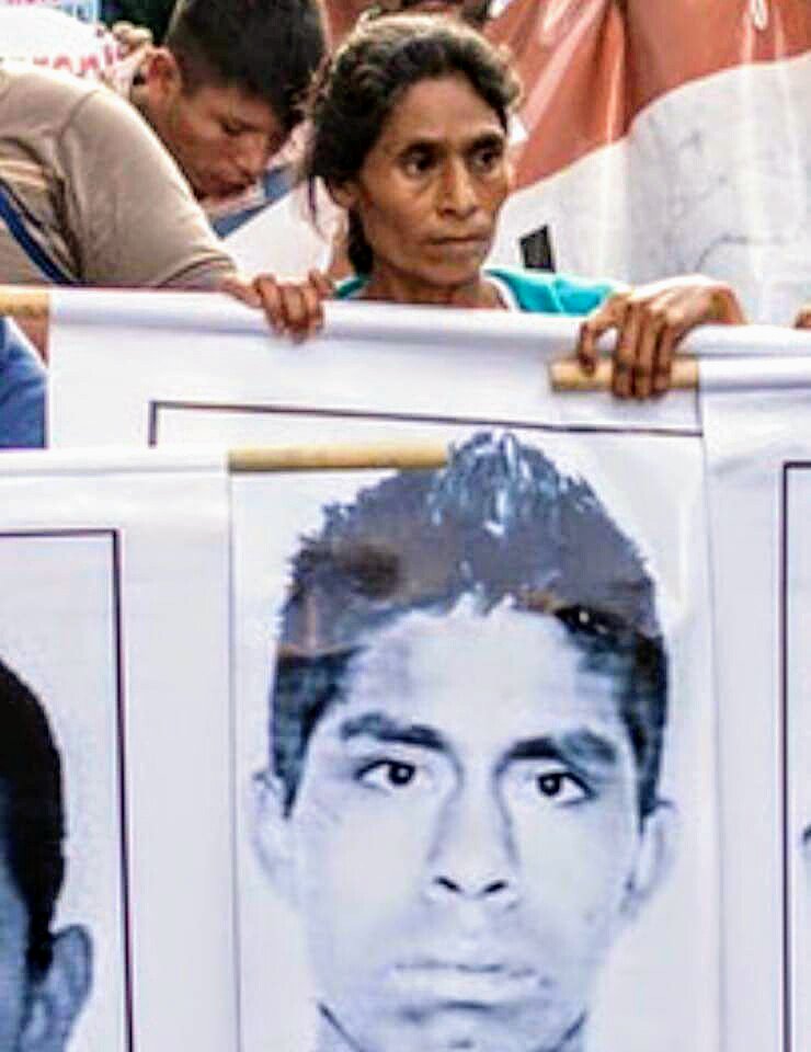 CentroProdh's tweet photo. El @CentroProdh lamenta el fallecimiento de Minerva Bello, madre de Everardo Rodríguez Bello, estudiante de Ayotzinapa desaparecido desde 2014. Doña Minerva falleció sin conocer el paradero de su hijo. Nuestra solidaridad para para toda su familia y para las familiasde los 43. https://t.co/r6pXaztTc5