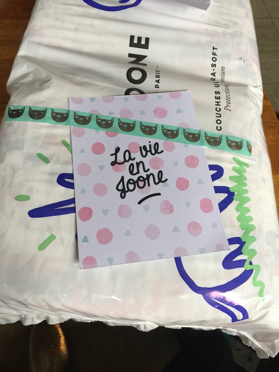 Le service client <a href="/JooneParis/">JOONE Paris</a> qui livre une taille au-dessus en last minute avec #maskingtape #chat sur le paquet j’adooore! #vivelescouches