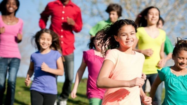 FLYMovement_org's tweet photo. Getting your child a fitness tracker will not get them moving instantly, and if it does it rarely becomes long - term. The key might be to treat fitness trackers as a tool to reach a solution rather than treating it as the solution itself. https://t.co/ZTo746X56E https://t.co/KEqseekGqt