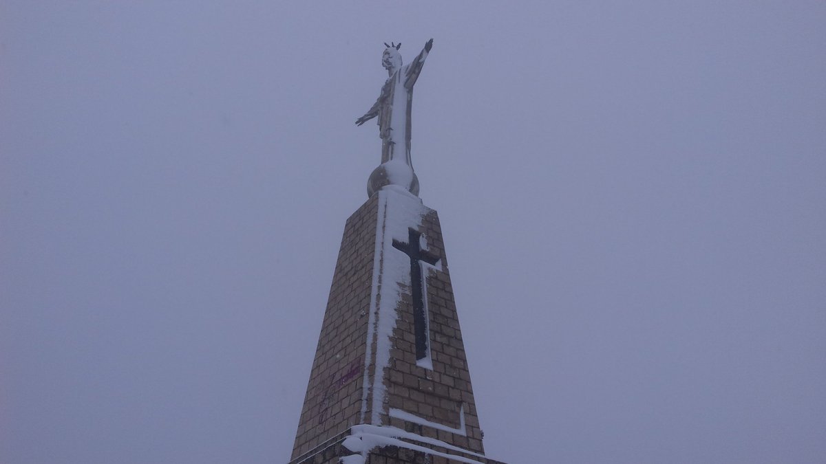 #Sacedon #Guadalajara
Un buen manto de nieve ha cubierto sobre todo las zonas altas del mirador del famoso Corazón de Jesús
Estamos tan cerca...